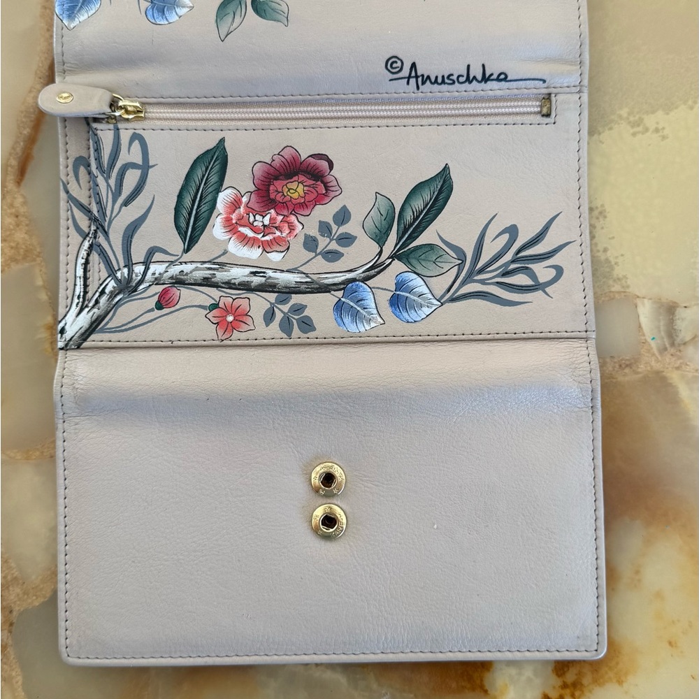 Anuschka Cardinal Family handpainted trifold woman’s wallet/clutch - Picture 5 of 12